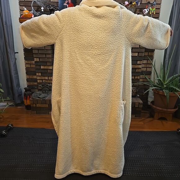 Lambie Wearable Blanket wSleeves 68x56in BathandBodyWorks Robe SOFT Fleece Cream - Picture 6 of 16